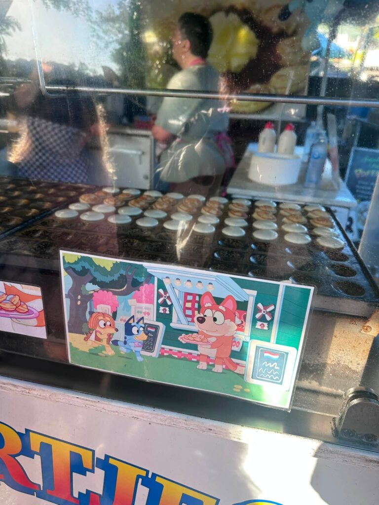An image of the TV show Bluey showing the poffertje stall